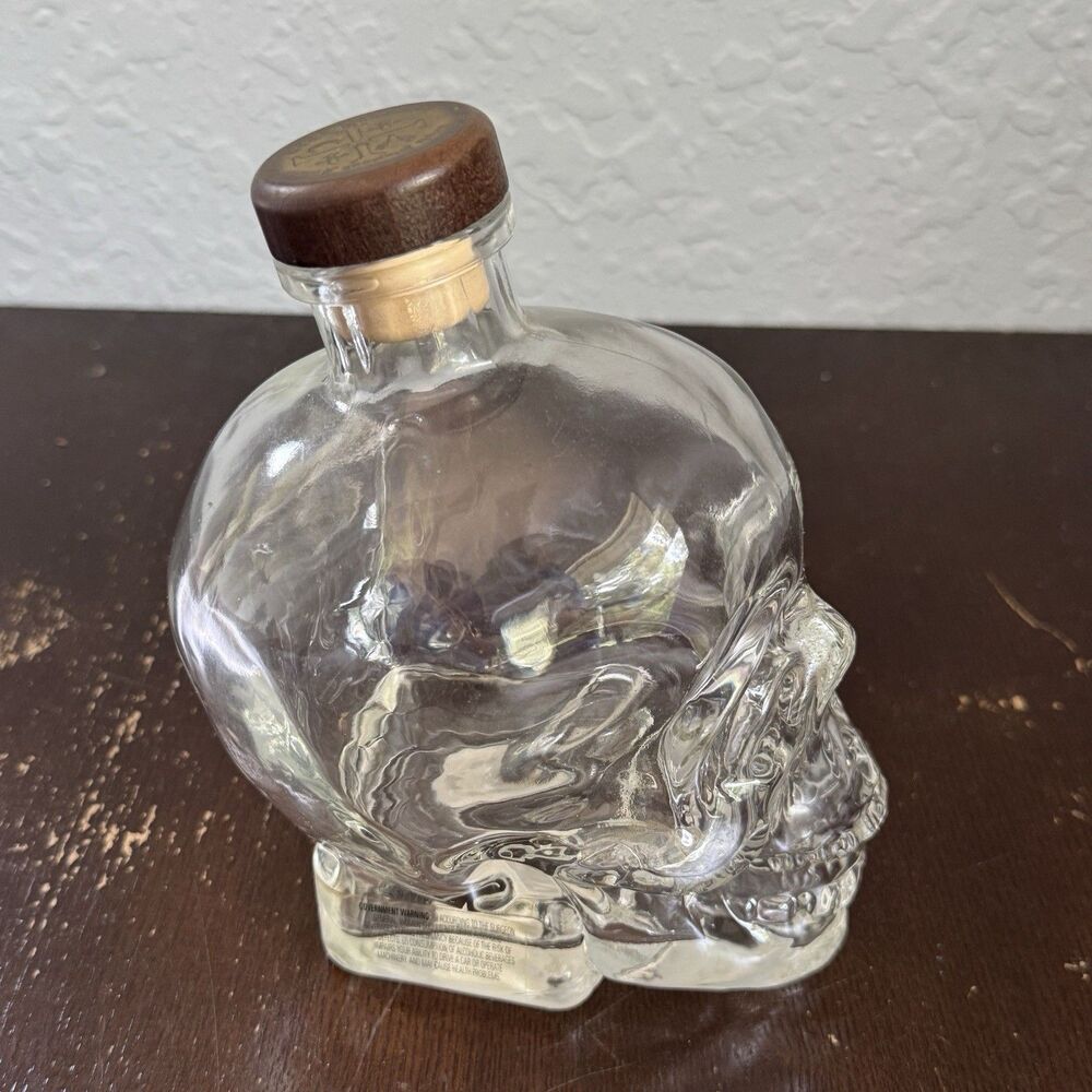 Crystal Head Vodka Bottle Empty Clear 750 Ml Very Clean Well Kept Dan Akroyd - Picture 2 of 8